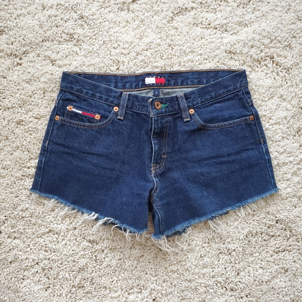 Tommy Hilfiger frayed hem mid-rise shorts